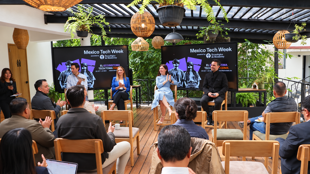 panelistas conversan durante la presentación de Mexico Tech Week 2026 en CAMPUS WORTEV.